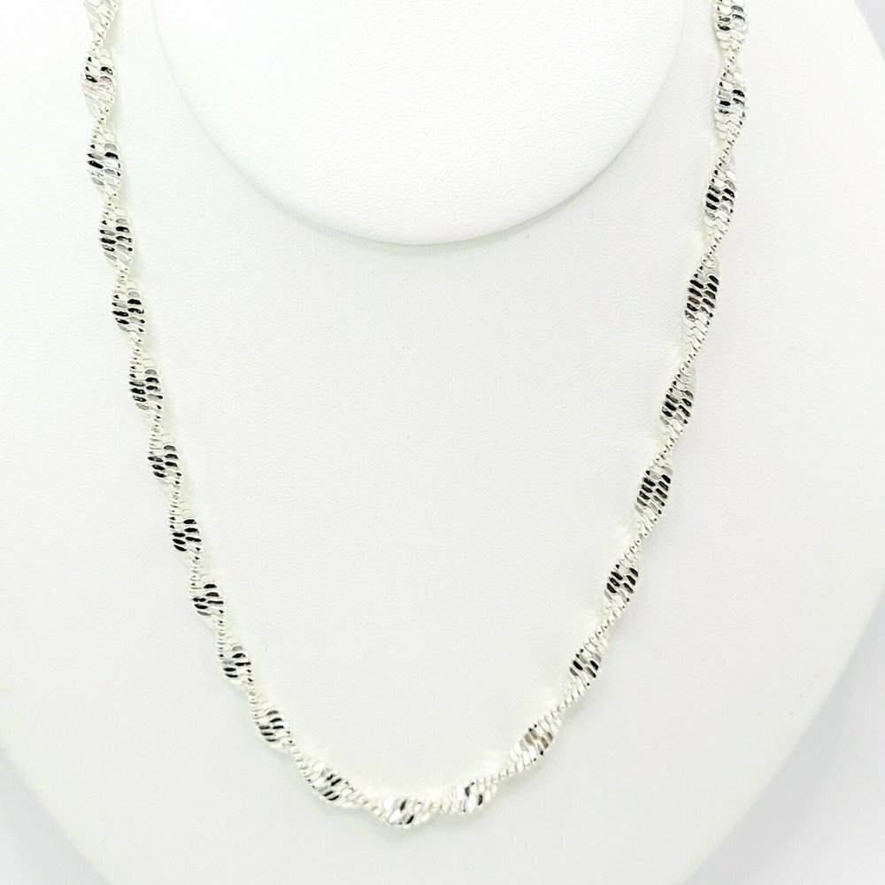 Liz Claiborne Twisted Herringbone Necklace Silver Tone 17" EUC Classic Versatile - Picture 1 of 9